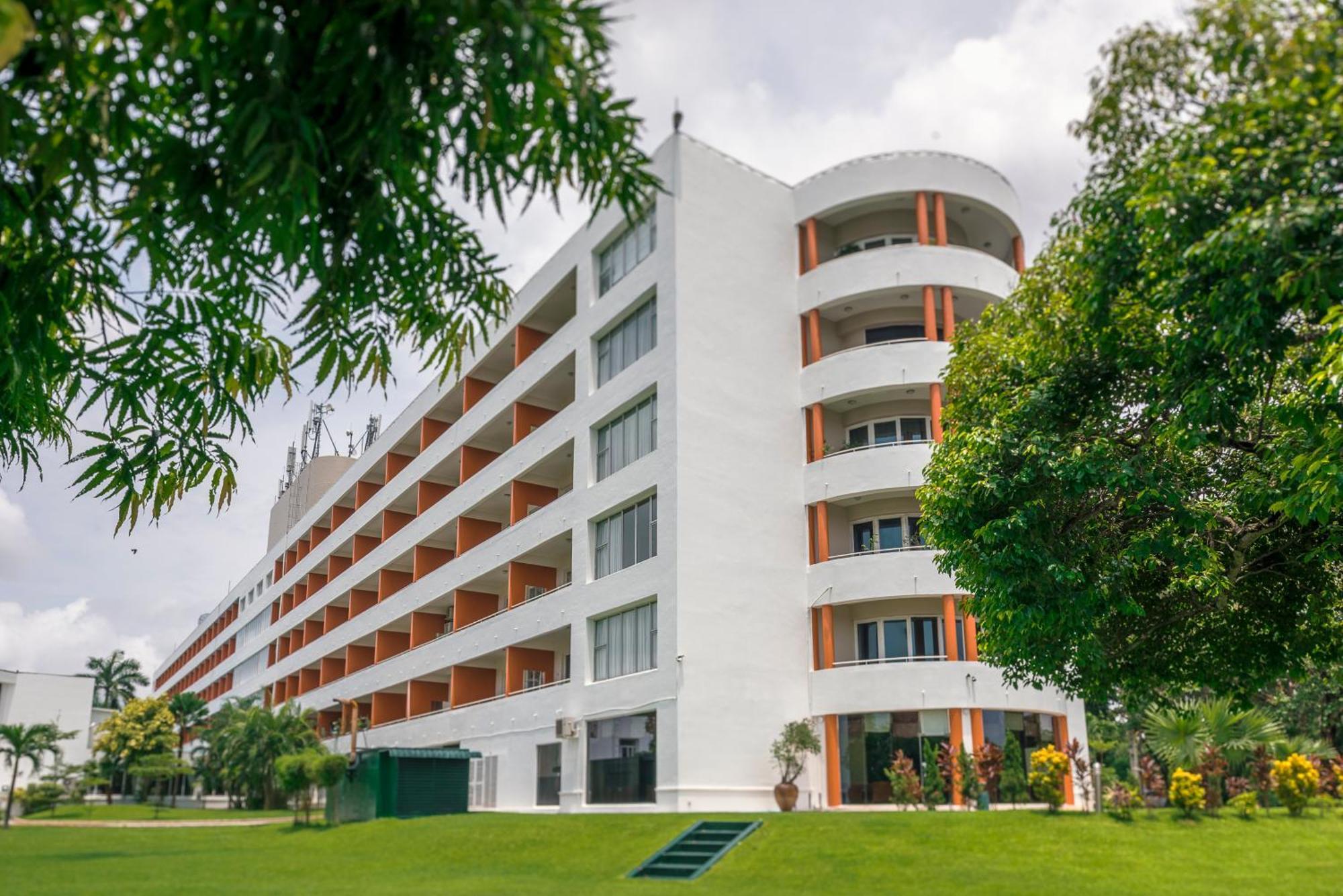 Inya Lake Hotel Yangon Exterior photo