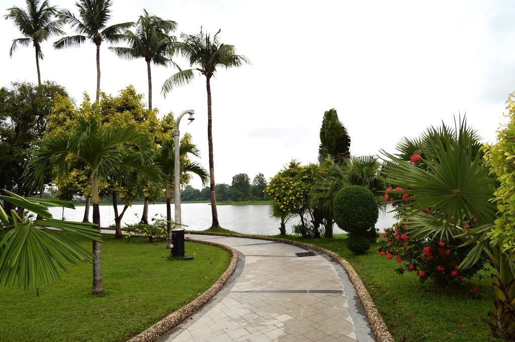 Inya Lake Hotel Yangon Exterior photo